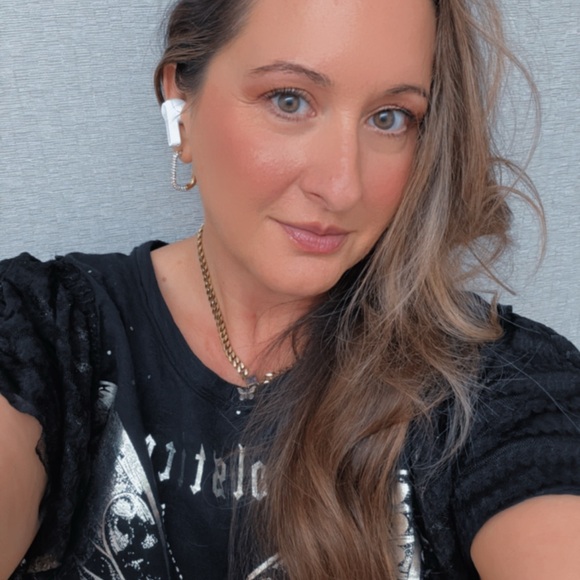 Meet your Posher, Genevieve - Picture 3 of 7